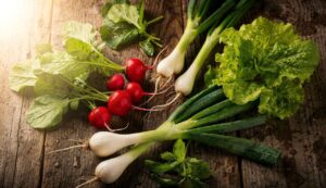 Marcowe nowalijki warto jeść codziennie. Lekarz wymienia 3 powody, o których mało kto wie