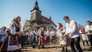 Śmigus-Dyngus 2026: tradycja, która ma ponad 600 lat. Skąd się wzięła i dlaczego trwa